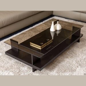 Mesa de centro rectangular de madera oscura con tapa de cristal